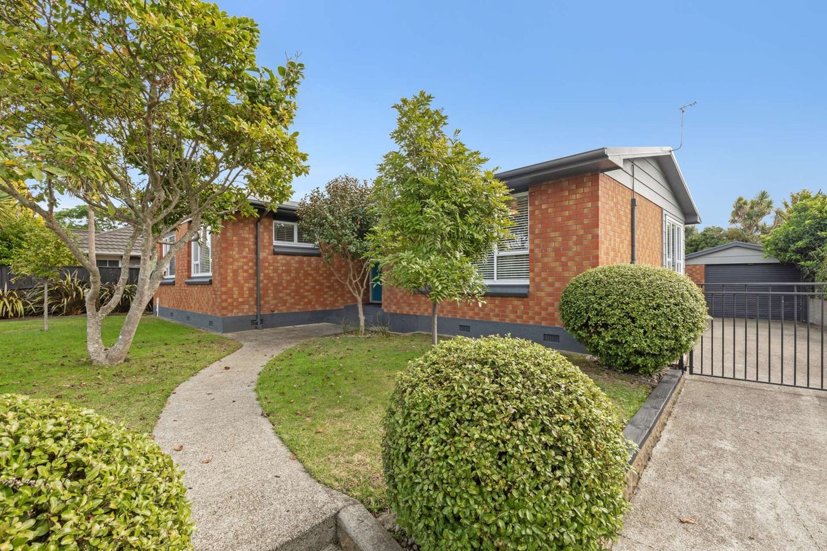 56 Windsor Street, Terrace End, Palmerston North - Carousel 2