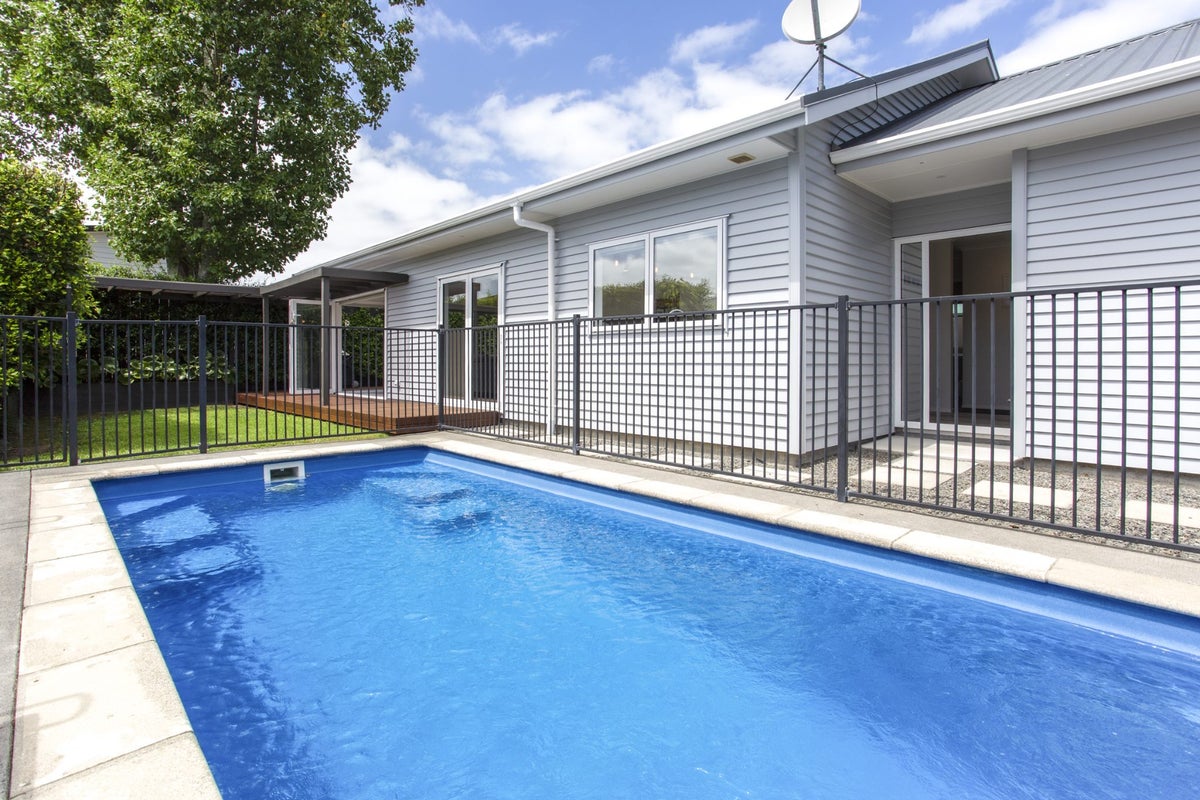 91A Wharf Road, Te Atatu Peninsula, Auckland - Carousel 1