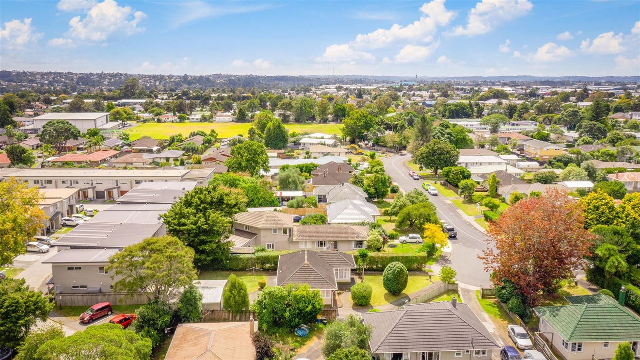 35 Te Kanawa Crescent, Henderson, Auckland - Carousel 36