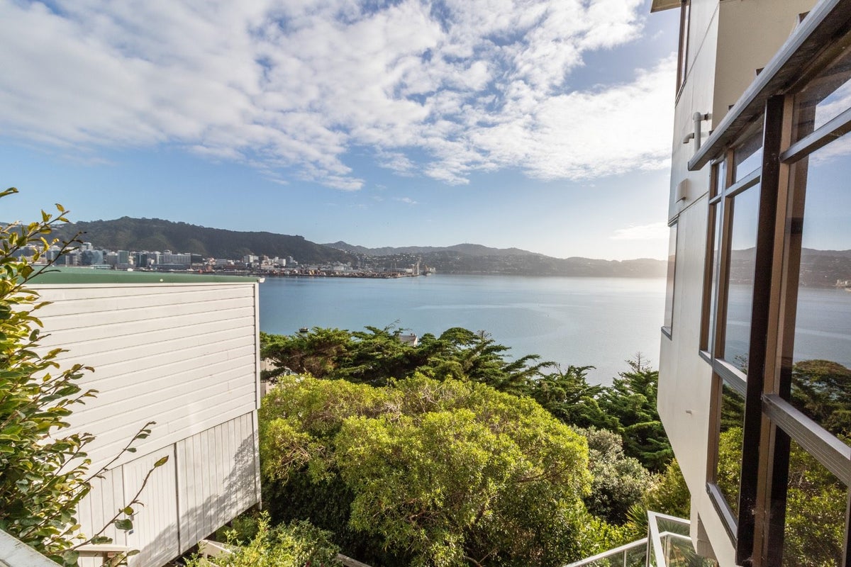 9/9 Wilkinson Street, Oriental Bay, Wellington - Carousel 32