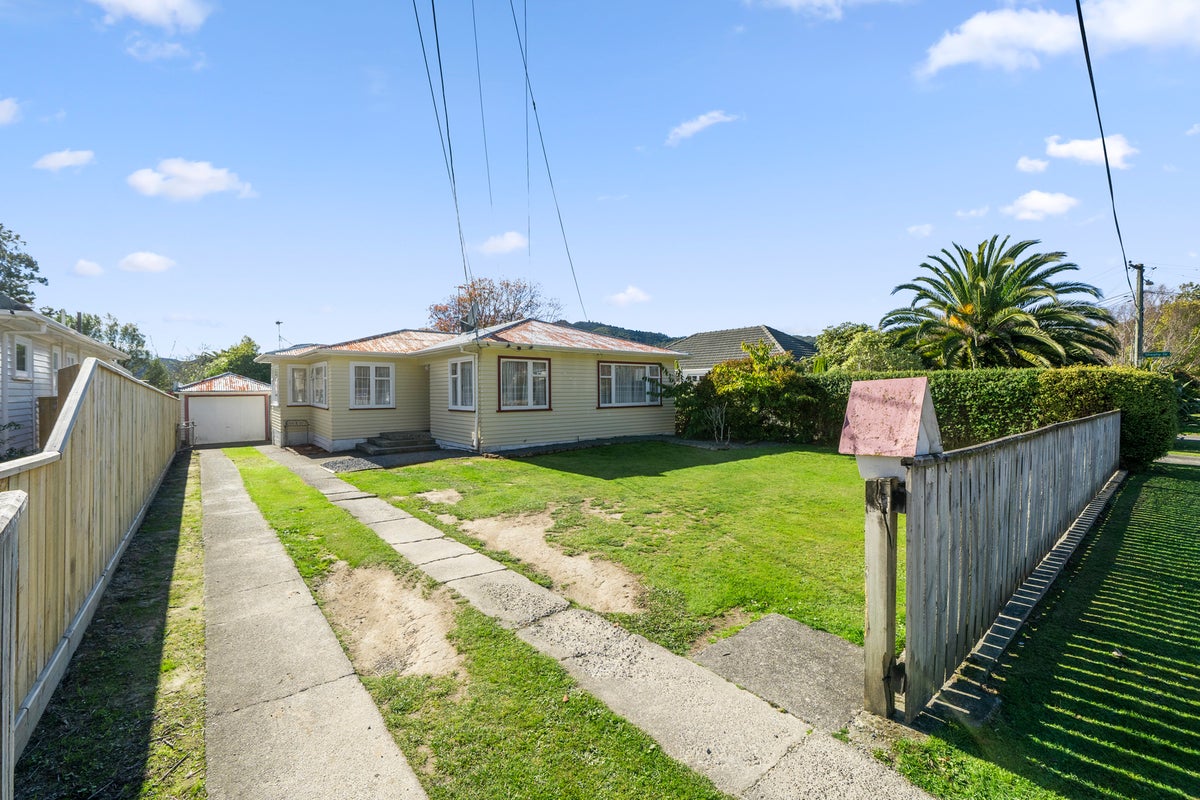 34 Fraser Street, Wainuiomata, Lower Hutt - Carousel 1
