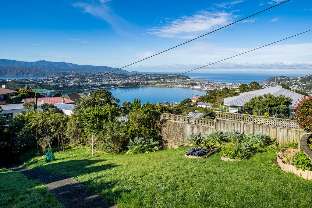 51 Lookout Road, Hataitai, Wellington - Carousel 1