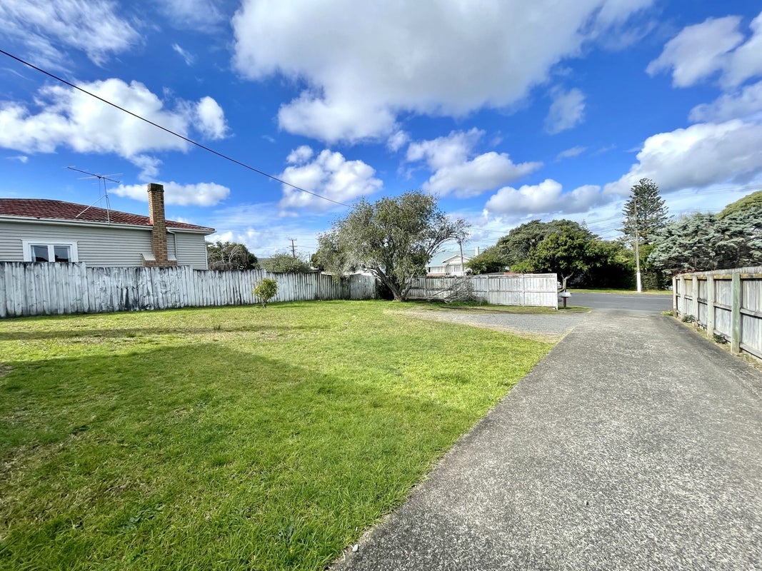 34 Wattle Street, New Lynn, Auckland - Carousel 2