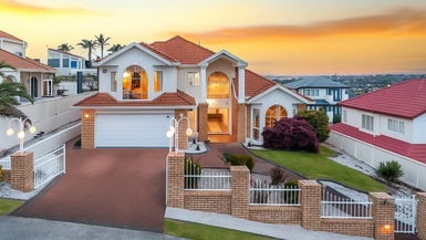 35 McCahill Views, Botany Downs, Auckland - Carousel 1