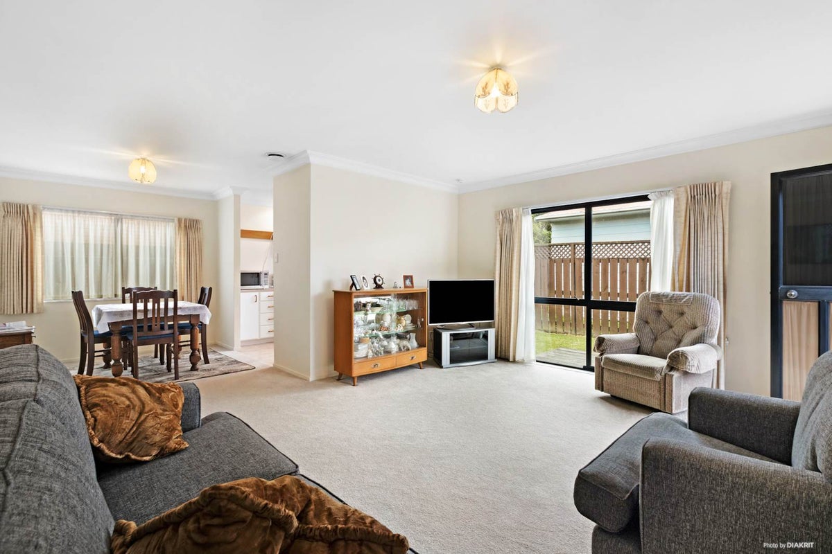 12A Walmer Road, Point Chevalier, Auckland - Carousel 2