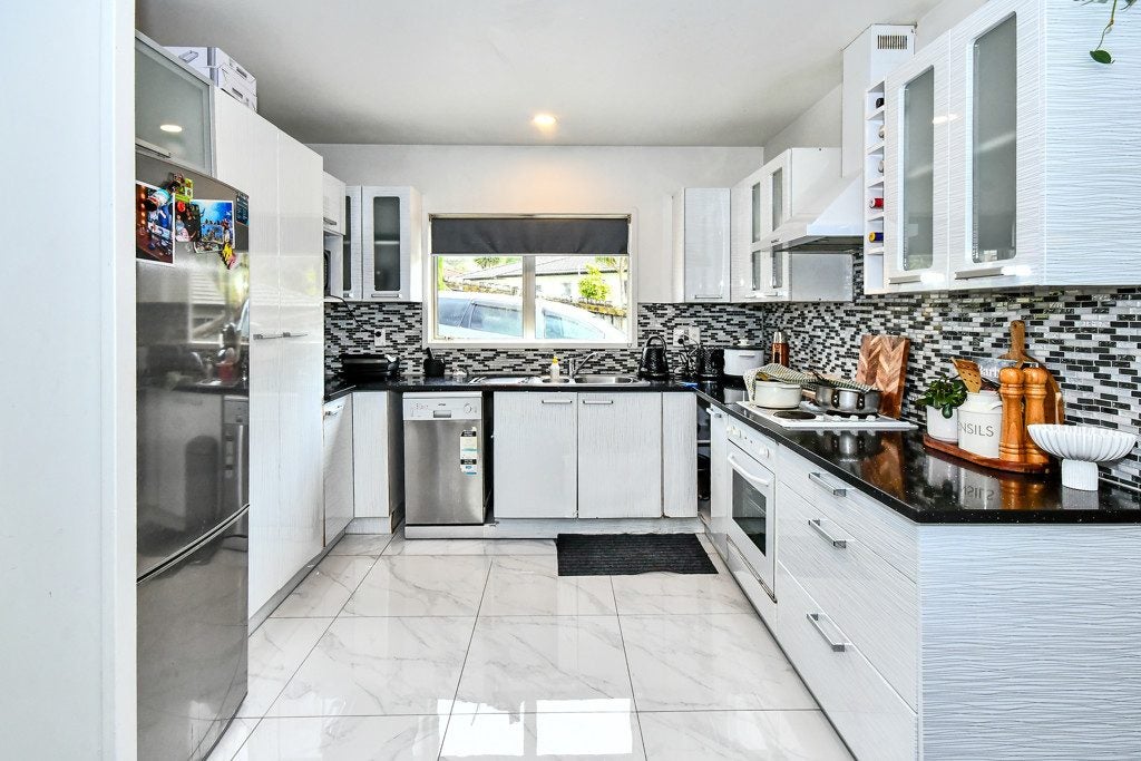 27 Dovey Place, Massey, Auckland - Carousel 2