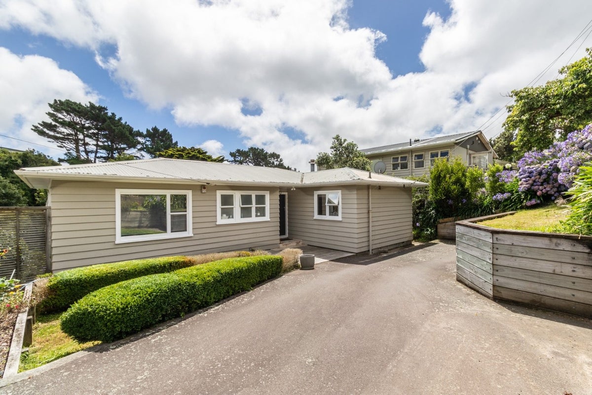79 Helston Road, Paparangi, Wellington - Carousel 1