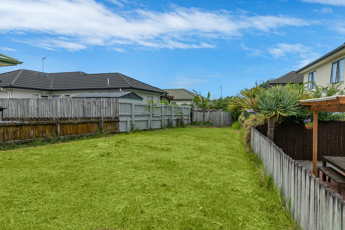 10 Lucienne Drive, Ranui, Auckland - Carousel 28