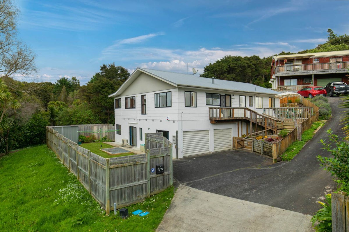 2/70 Stredwick Drive, Torbay, Auckland - Carousel 1