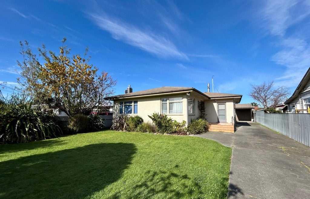 413 Collinge Road, Mayfair, Hastings - Carousel 1