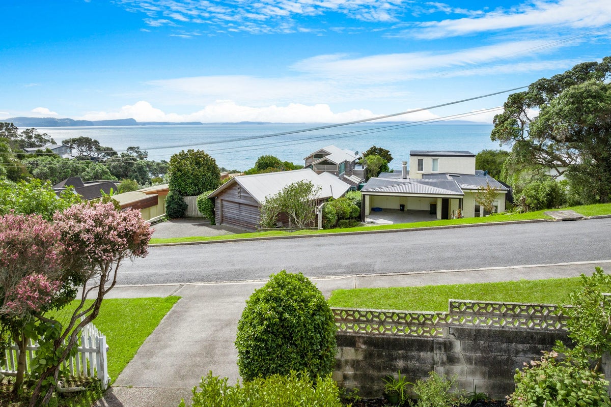 7 Joydon Place, Stanmore Bay, Whangaparaoa - Carousel 1