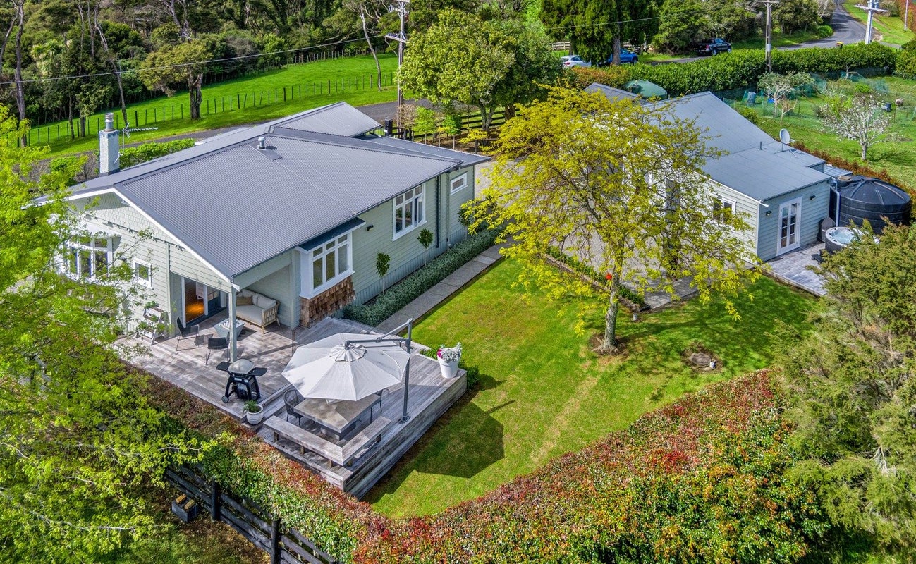 17 Griggs Road, Howick - Carousel 1