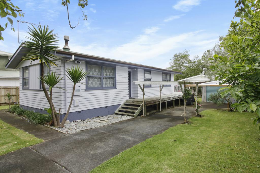40 Tarata Crescent, Mangere Bridge, Auckland - Carousel 1