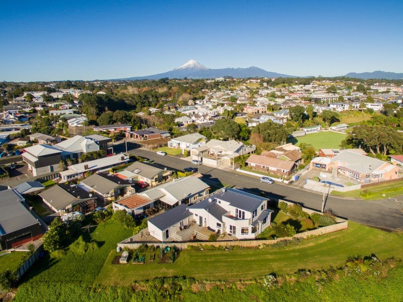 1 Baring Terrace, Strandon, New Plymouth - Carousel 26