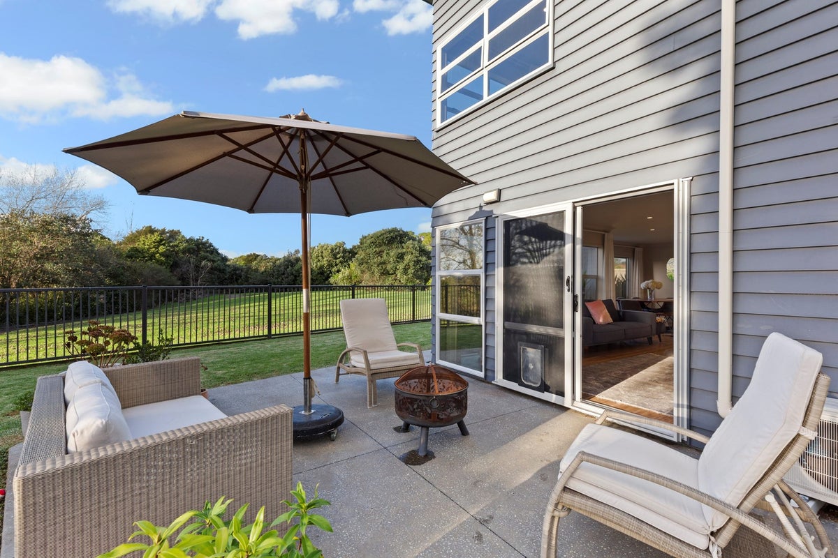 25 Fergy Crescent, Wattle Downs, Auckland - Carousel 2