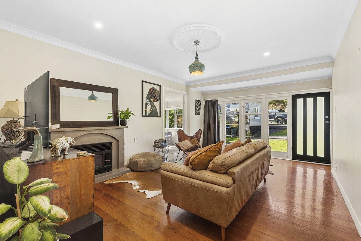 49 Cluny Road, Plimmerton, Porirua - Carousel 2