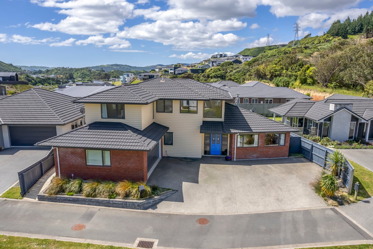 32 Banks Boulevard, Whitby, Porirua - Carousel 2