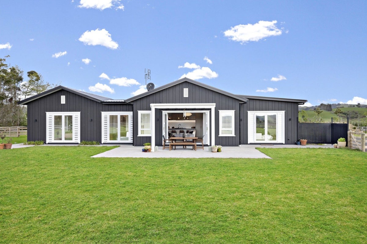 118 Tourist Road, Papakura - Carousel 1