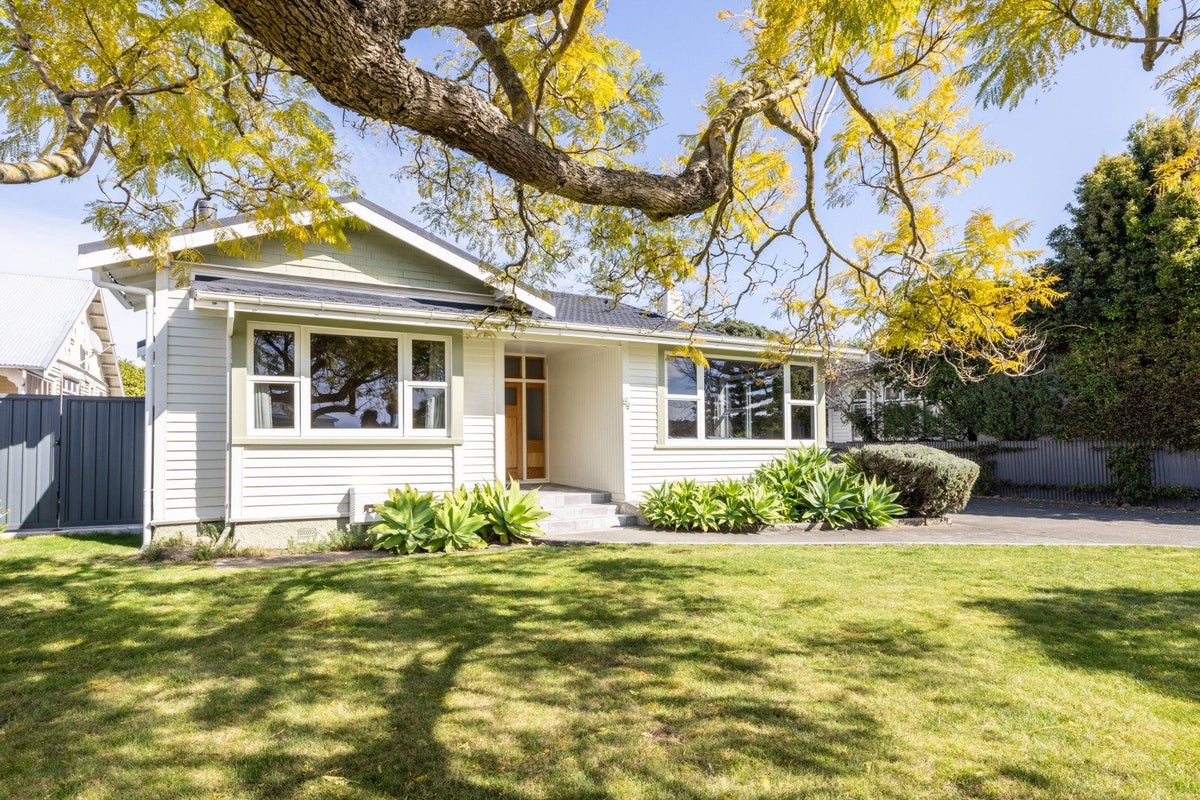 54 Nelson Crescent, Napier South, Napier - Carousel 1
