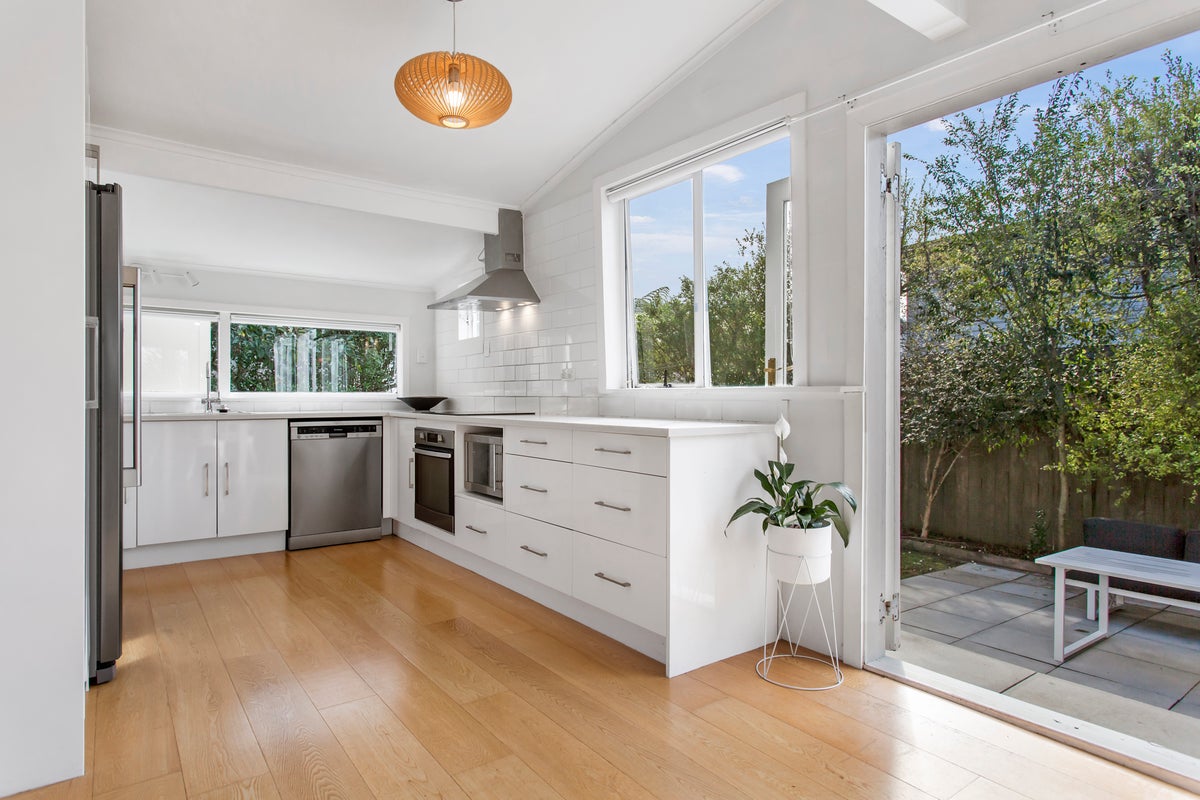 1/98 Archibald Road, Kelston, Auckland - Carousel 1