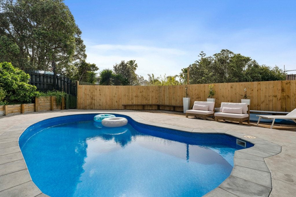 11 Stanley Road, Glenfield, Auckland - Carousel 1