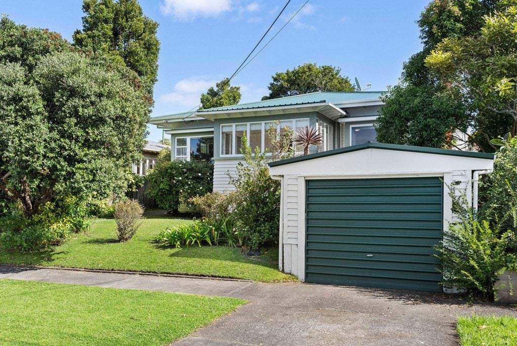 12 Niccol Avenue, Narrow Neck, Auckland - Carousel 1