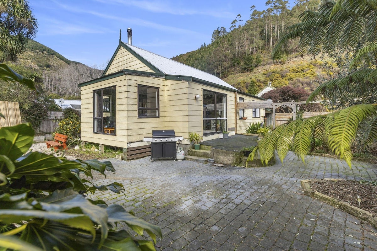 2/211 Brook Street, The Brook, Nelson - Carousel 1