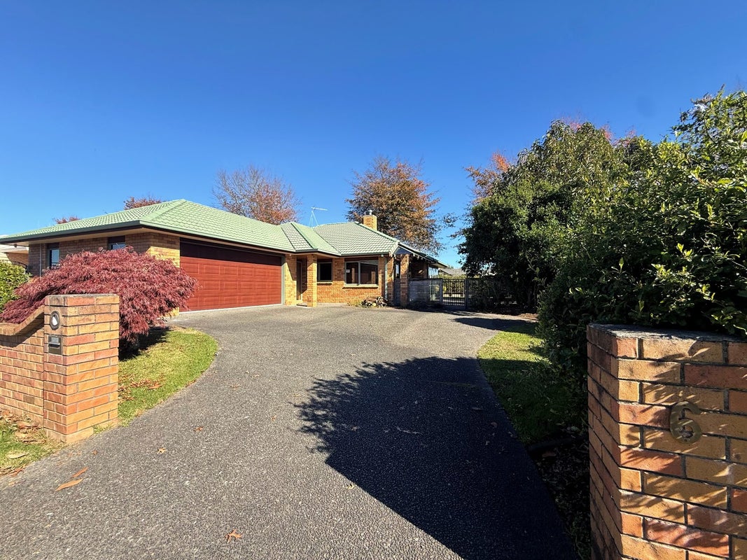 6 Doneraille Place, Bethlehem, Tauranga - Carousel 1