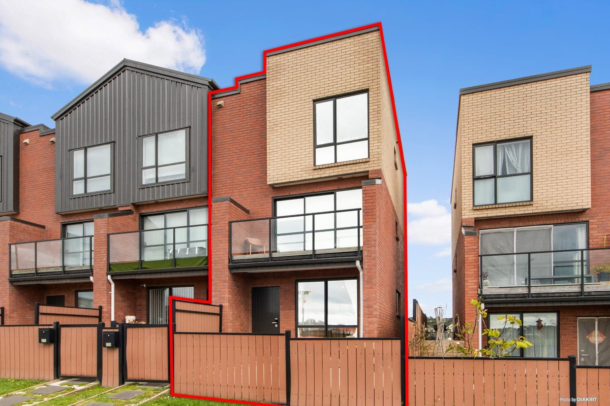 37B Murphys Park Drive, Flat Bush, Auckland - Carousel 20