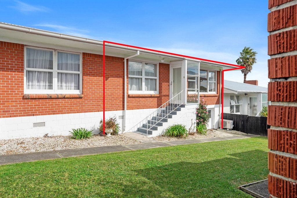 2/619 Beach Road, Rothesay Bay, Auckland - Carousel 1
