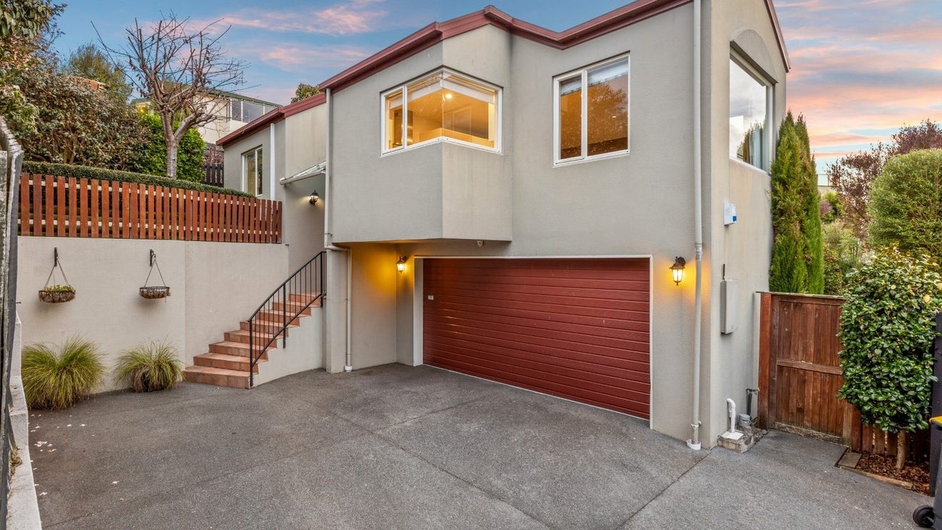 3A Willow Dell, Westmorland, Christchurch - Carousel 1