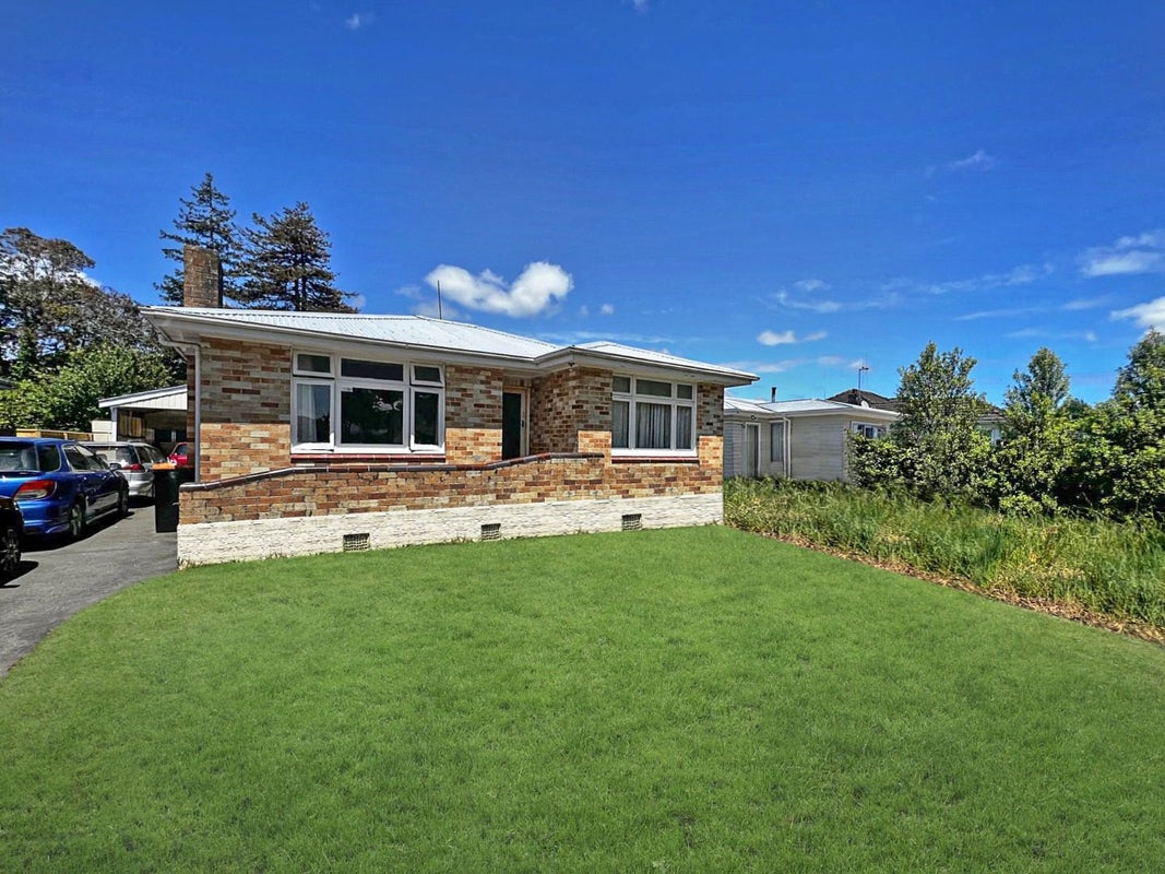 16 Glasgow Street, Takaro, Palmerston North - Carousel 1