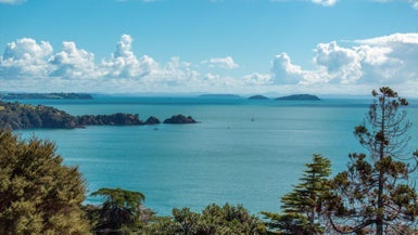 82 Queens Drive, Oneroa, Waiheke Island - Carousel 1