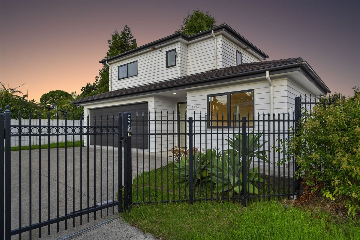 209A Forrest Hill Road, Forrest Hill, Auckland - Carousel 1