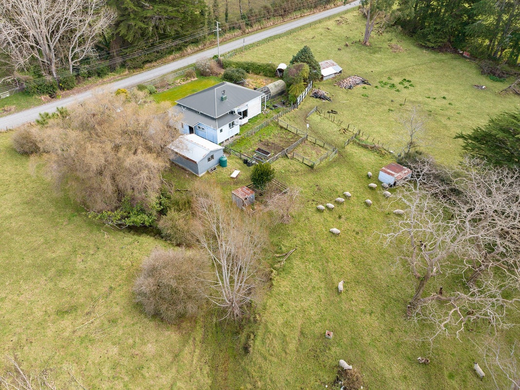 242 West Road, Masterton - Carousel 1