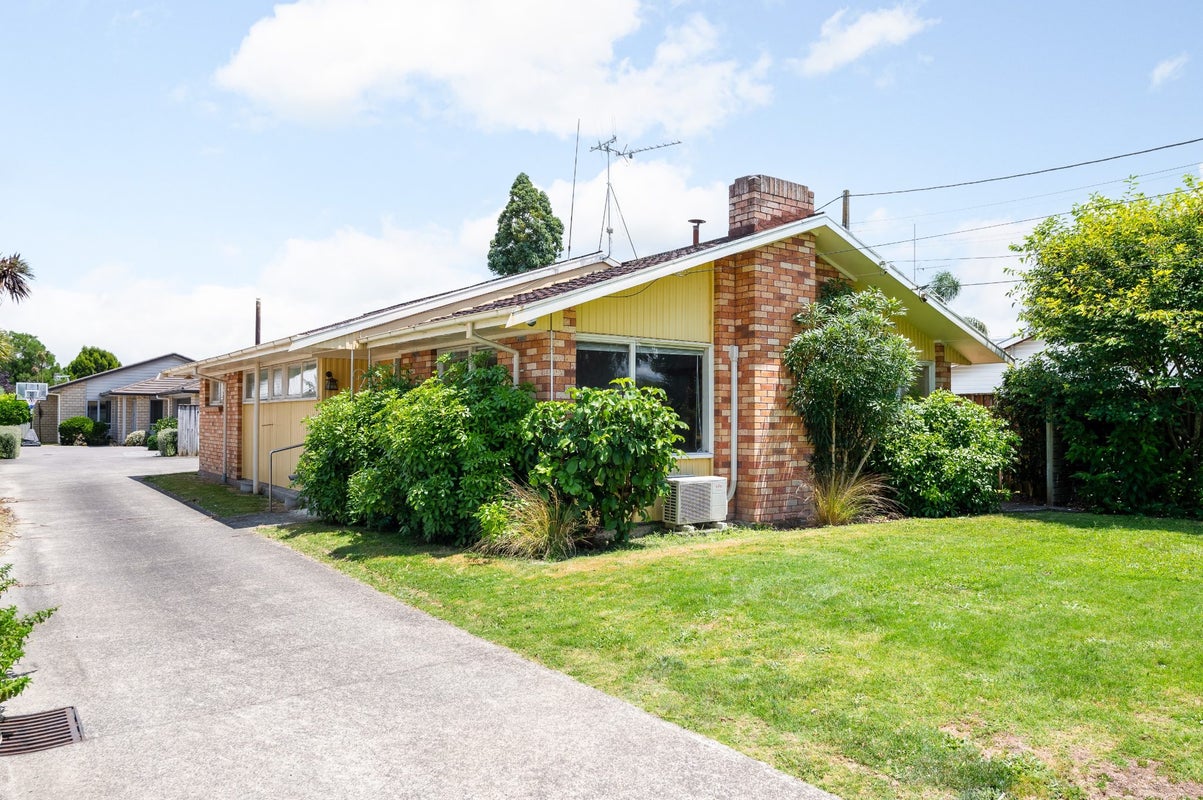 45 Galloway Street, Hamilton East, Hamilton - Carousel 1