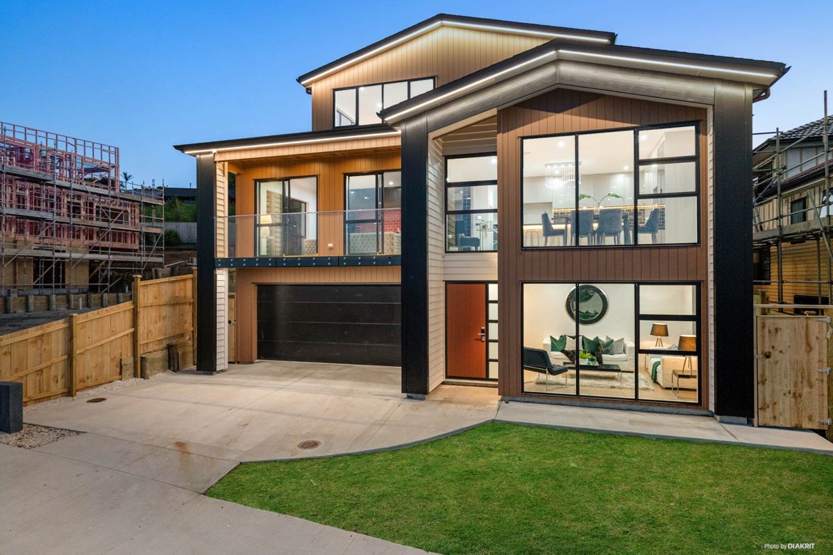 7 Elevation Street, Flat Bush, Auckland - Carousel 2