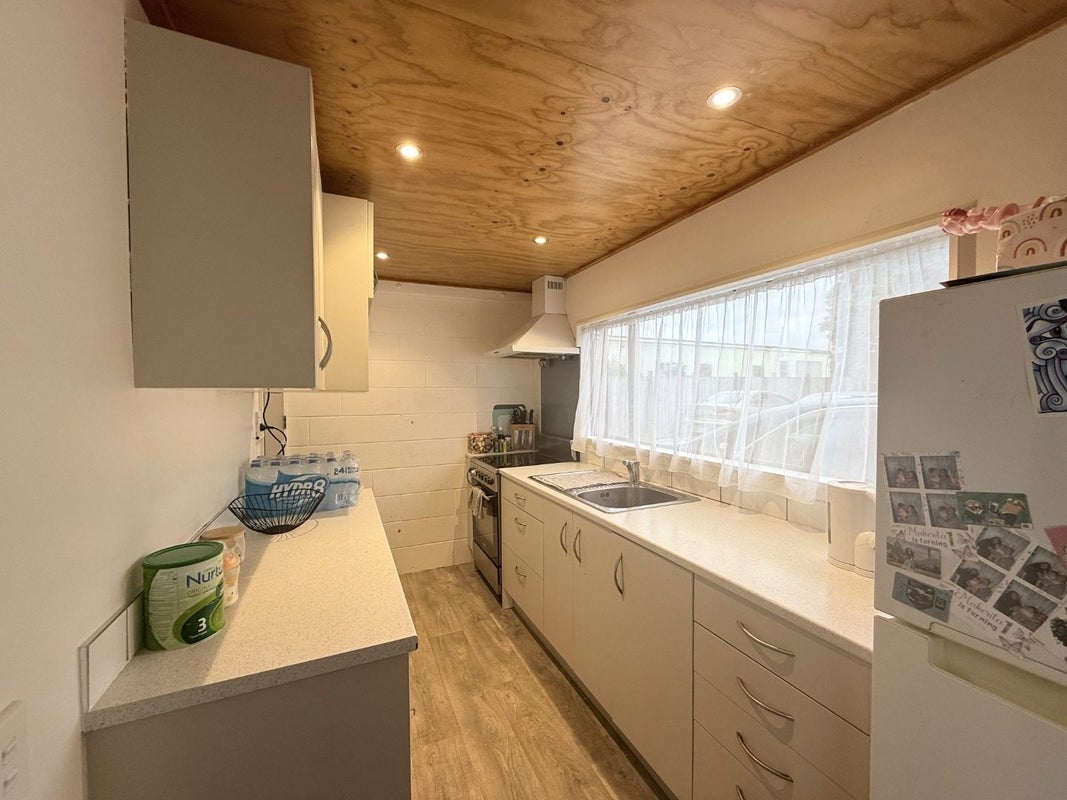 10/120 RANDWICK RD, MOERA, LOWER HUTT - Carousel 2