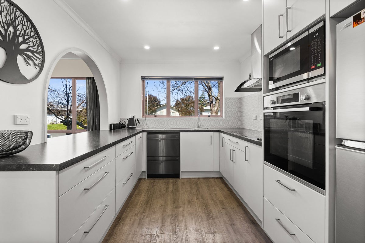 12 Sutherland Street, Tamatea, Napier - Carousel 2