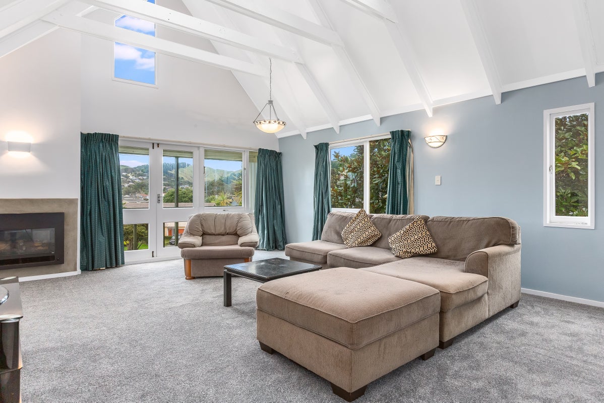 12 Cannon Lane, Whitby, Porirua - Carousel 2