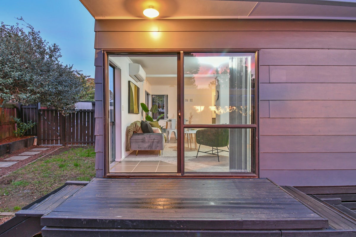 2/19 Ferguson Street, Mangere East, Auckland - Carousel 1