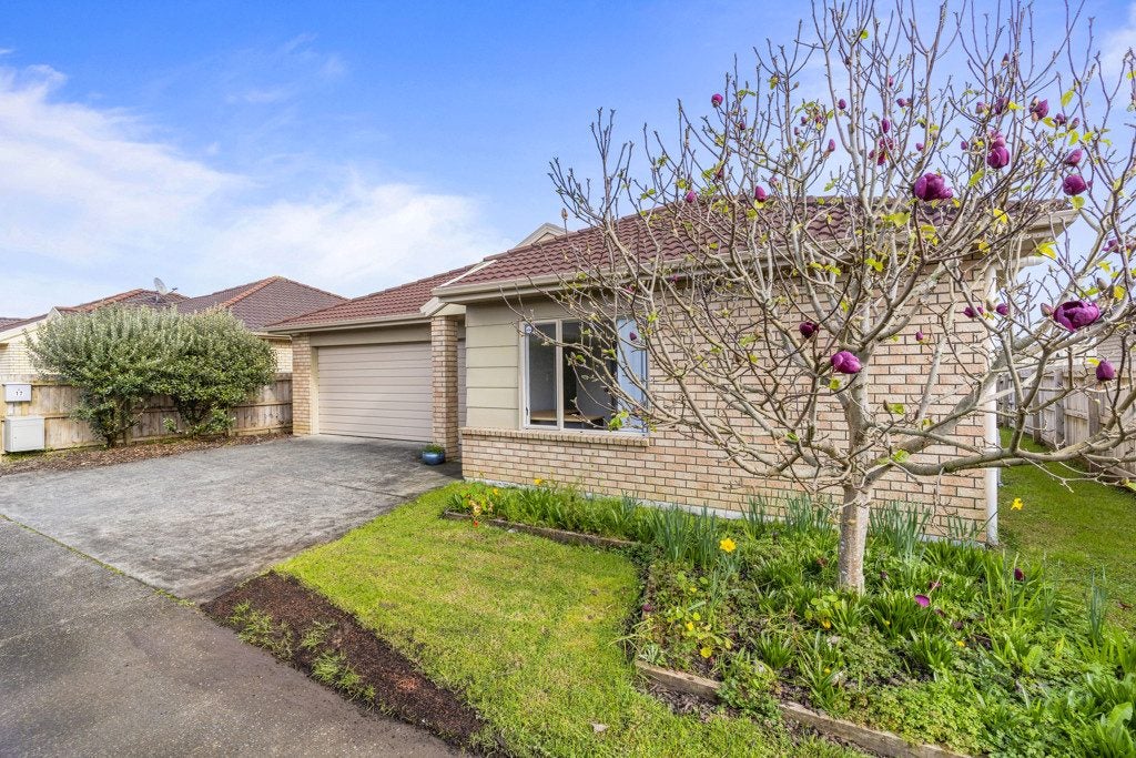 17 Woodbank Drive, Glen Eden, Auckland - Carousel 1