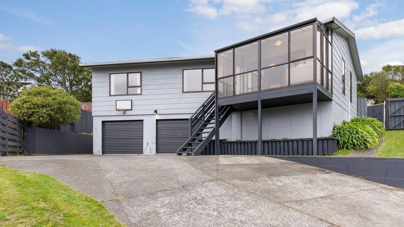 11 Sunhaven Drive, Newlands, Wellington - Carousel 1
