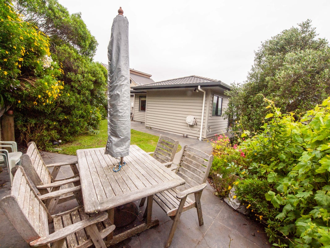 23 Waverton Terrace, Churton Park, Wellington - Carousel 17
