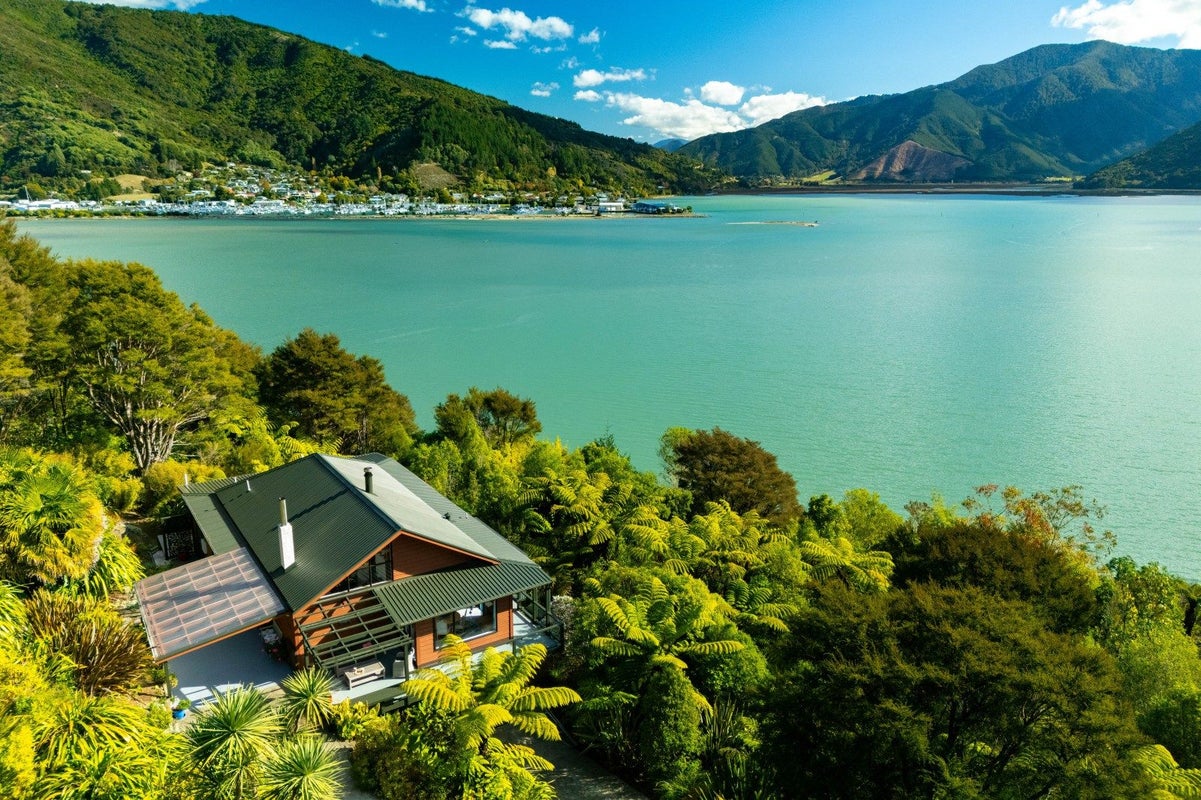 259 Queen Charlotte Drive, Havelock - Carousel 1