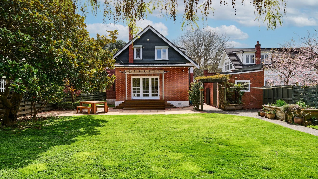 14 Hinau Street, Woburn, Lower Hutt - Carousel 1