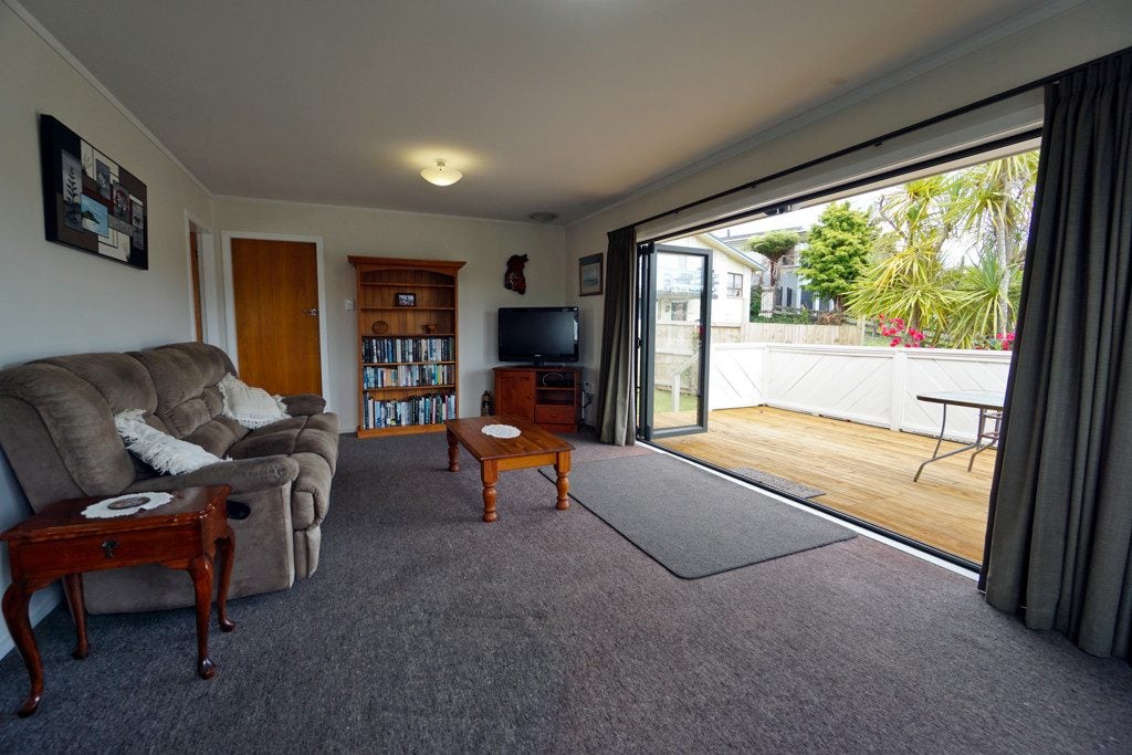 77 Bremworth Avenue, Dinsdale, Hamilton - Carousel 2