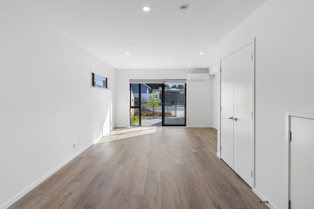 2B Stokes Avenue, Te Atatu Peninsula, Auckland - Carousel 2