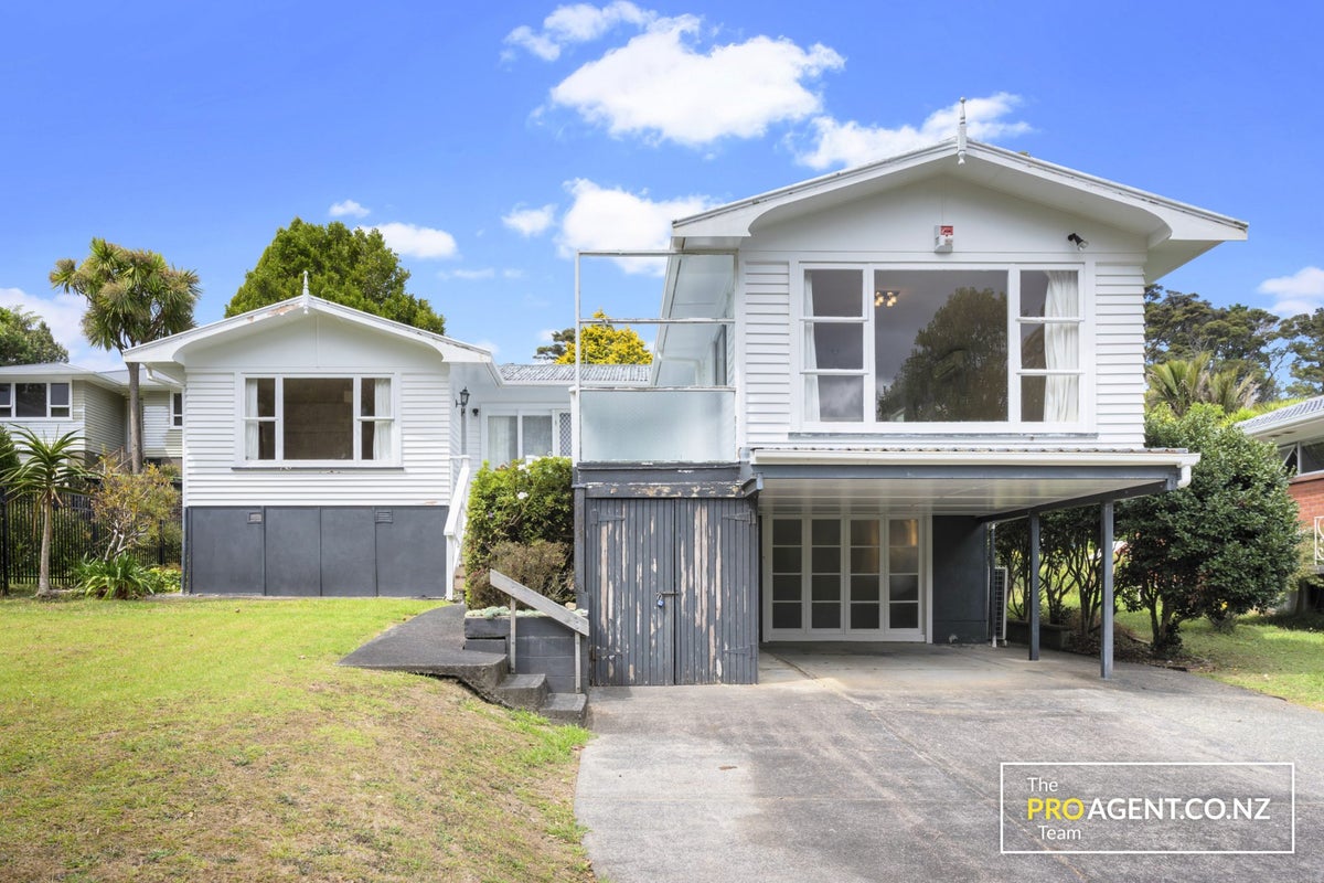 50 Rimutaka Place, Titirangi, Auckland - Carousel 1