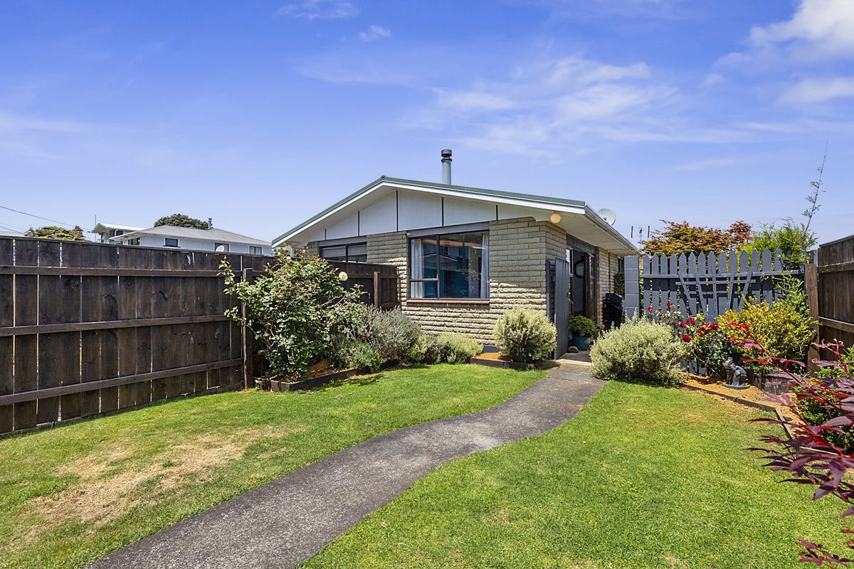 32A Simons Street, Moturoa, New Plymouth - Carousel 1